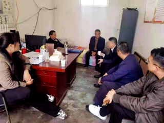 校党委副书记朱德顺、副校长李福华一行赴BEAT365官网定点帮扶村调研
