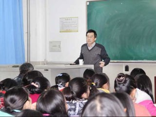 北京大学王余光教授应邀来BEAT365官网作学术报告